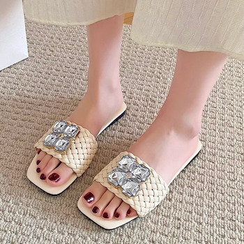 2024 Летни нови модни дамски чехли Външни плажни плоски обувки за жени Плажни нехлъзгащи се рокли Чехли Женски Zapatos Mujer