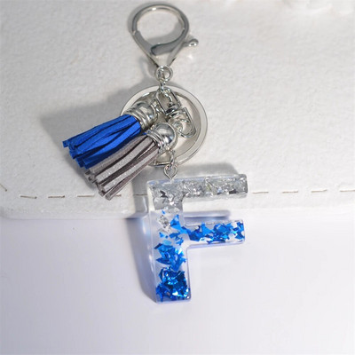 Radoši 26 burtu sveķu atslēgu piekariņi ar pušķi.