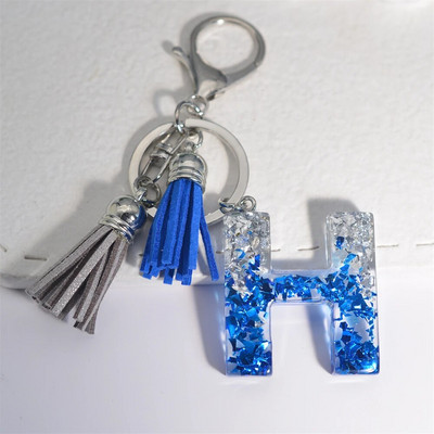 Radoši 26 burtu sveķu atslēgu piekariņi ar pušķi.