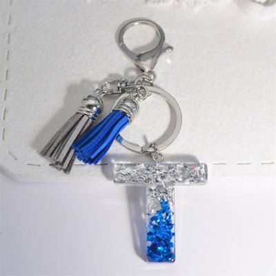 Radoši 26 burtu sveķu atslēgu piekariņi ar pušķi.