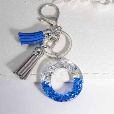 Radoši 26 burtu sveķu atslēgu piekariņi ar pušķi.