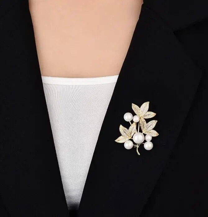 Modes pērļu kļavu lapu kalnu strēlakmens saktas sievietēm Elegantas metāla fiksētas apģērba piespraudes Ikdienas rotaslietas aksesuāri