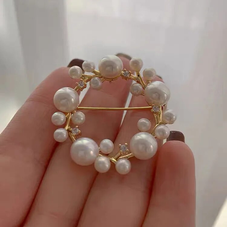 Trendy bijeli biserni kristalni cirkon cvjetni broš igle za žene djevojke vještački dijamant vijenac svadbeni nakit dar 2024.