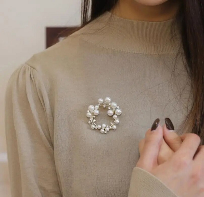 Trendy bijeli biserni kristalni cirkon cvjetni broš igle za žene djevojke vještački dijamant vijenac svadbeni nakit dar 2024.