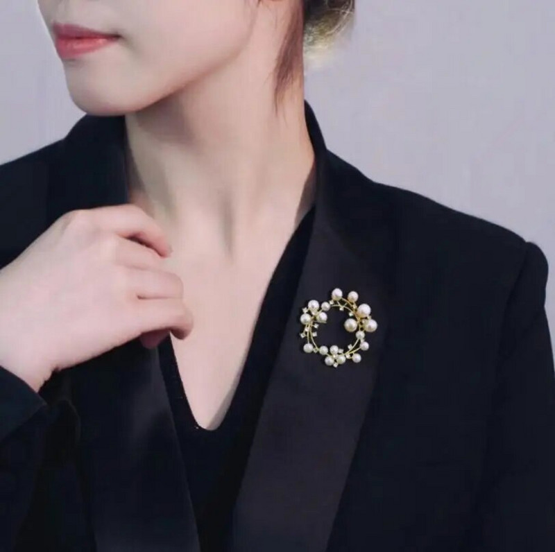 Trendy bijeli biserni kristalni cirkon cvjetni broš igle za žene djevojke vještački dijamant vijenac svadbeni nakit dar 2024.