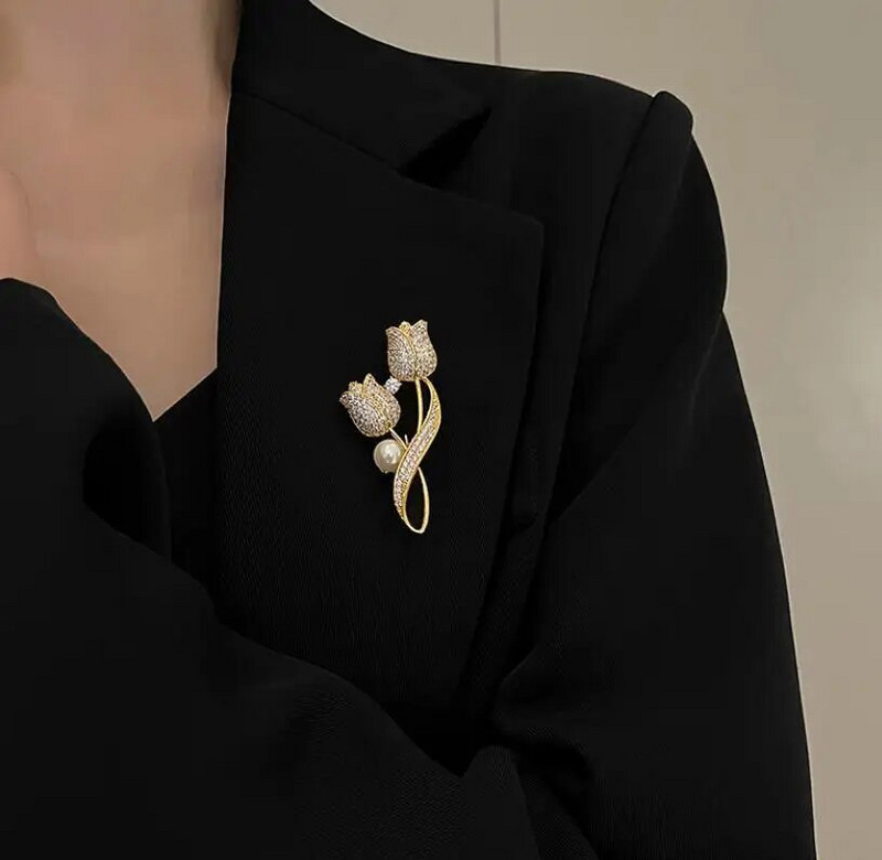 Zelta tulpju ziedu imitācijas pērļu sakta Spīdīga CZ Pilna ar Rhinestone Sieviešu saktas Metāla piespraudes ballītes nozīmīte Rotaslietas Dāvanas