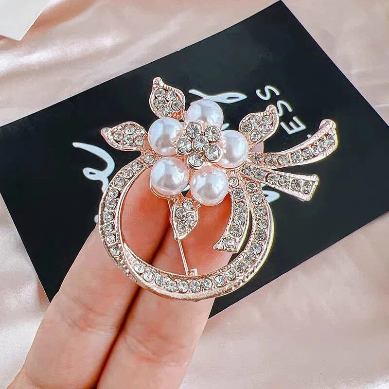 Jaunas izsmalcinātas ziedu imitācijas pērļu saktas sievietēm Mamma spīdīgs kalnu strēles apģērbs Aksesuāri Džemperis Jakas drošības adatas