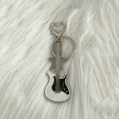 Y2k Guitar Love Heart atslēgu piekariņš vīriešiem Sievietēm Zvaigzne Sweet Keychain Forši moderns kulons rokpanks vintage aksesuāri dāvana