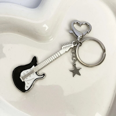 Y2k Guitar Love Heart atslēgu piekariņš vīriešiem Sievietēm Zvaigzne Sweet Keychain Forši moderns kulons rokpanks vintage aksesuāri dāvana