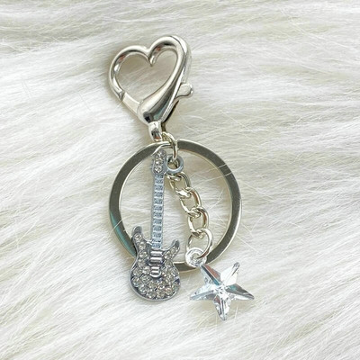 Y2k Guitar Love Heart atslēgu piekariņš vīriešiem Sievietēm Zvaigzne Sweet Keychain Forši moderns kulons rokpanks vintage aksesuāri dāvana