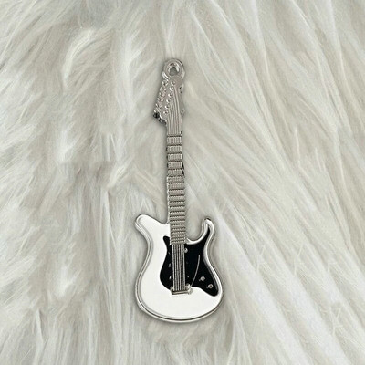 Y2k Guitar Love Heart atslēgu piekariņš vīriešiem Sievietēm Zvaigzne Sweet Keychain Forši moderns kulons rokpanks vintage aksesuāri dāvana