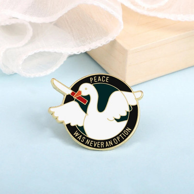 Αστείες καρφίτσες λευκής χήνας Καρφίτσες από σμάλτο καρτούν λίπος πάπια με κονκάρδες μαχαίρι Σακίδιο πλάτης Καπέλο πουκάμισο καρφίτσα πέτο Δώρα για φίλους