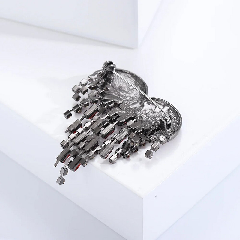 Dmari Designer Bijuterii de lux pentru îmbrăcăminte Blood Black Strass Forma de inimă Ace de rever Broșă cu ciucuri cu fir lung Broșă pentru femei