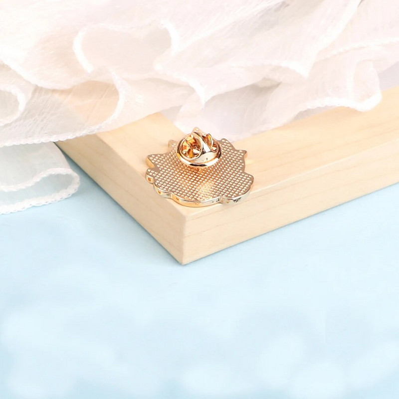 Uguns dēmons Kalcifers Emaljas Piespraudes Cute Magic Fire Elf Malka Anime Piespraudes Nozīmītes Krekls Atloks Piespraudes Rotaslietas Dāvana Draugiem Bērni