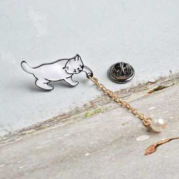 Карикатура Сладка малка котка Емайлирани игли Брош за жени Момичета Мода Коте Метални значки Раница Яка Игли Броши Бижута Подаръци