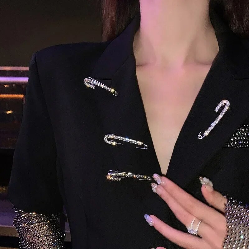 Jaukas sakausējuma kalnu strēles piespraudes biksēm vidukļa pielāgošanai sievietēm jakas Šalle drošības piespraudes korejiešu vienkāršas greznas rotaslietas