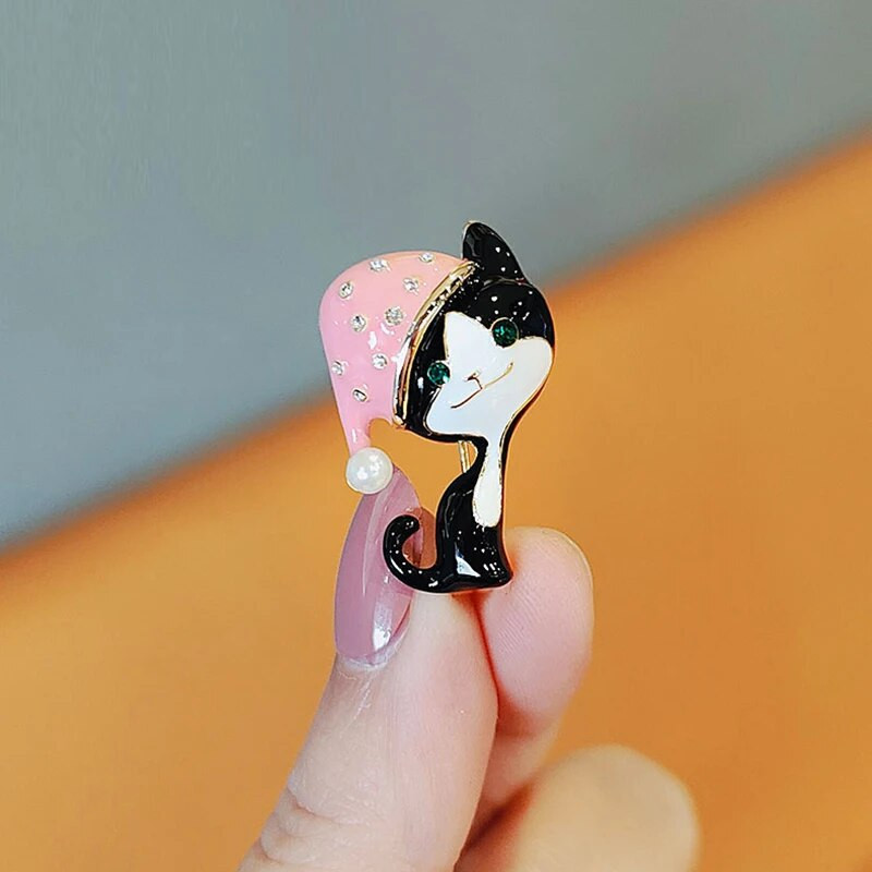 Kristāla jaukas trusis sirds ziedu kaķu saktas sievietēm Luksusa zelta krāsas sakausējums Dzīvnieku atloka piespraudes Pretspīduma apģērba aksesuāri