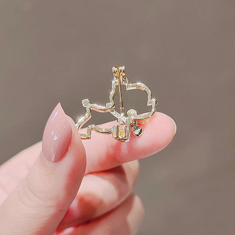 Kristāla jaukas trusis sirds ziedu kaķu saktas sievietēm Luksusa zelta krāsas sakausējums Dzīvnieku atloka piespraudes Pretspīduma apģērba aksesuāri