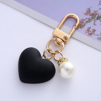 Jauns melnbalts matēts sirds atslēgu piekariņš ar pērļu piekariņiem austiņu futrālīši atslēgu piekari pārim draugam dāvanu aksesuāri vairumtirdzniecība