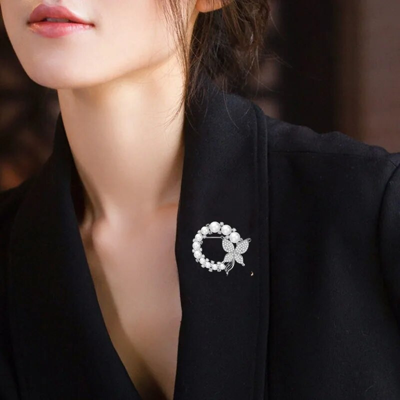 Pearl Butterfly piespraudes augstas klases mazs aromāts, izsmalcināts grezns, elegants temperaments 2023. gada jauna tendence, izsmalcināta piespraudes piespraude