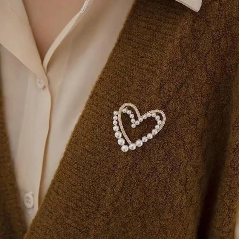 Pearl Butterfly piespraudes augstas klases mazs aromāts, izsmalcināts grezns, elegants temperaments 2023. gada jauna tendence, izsmalcināta piespraudes piespraude