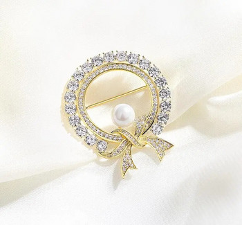Женски кръгли бели кристални перлени сладки брошки с панделки за жени Модни креативни луксозни златни цветни сплави Брошка Безопасни игли