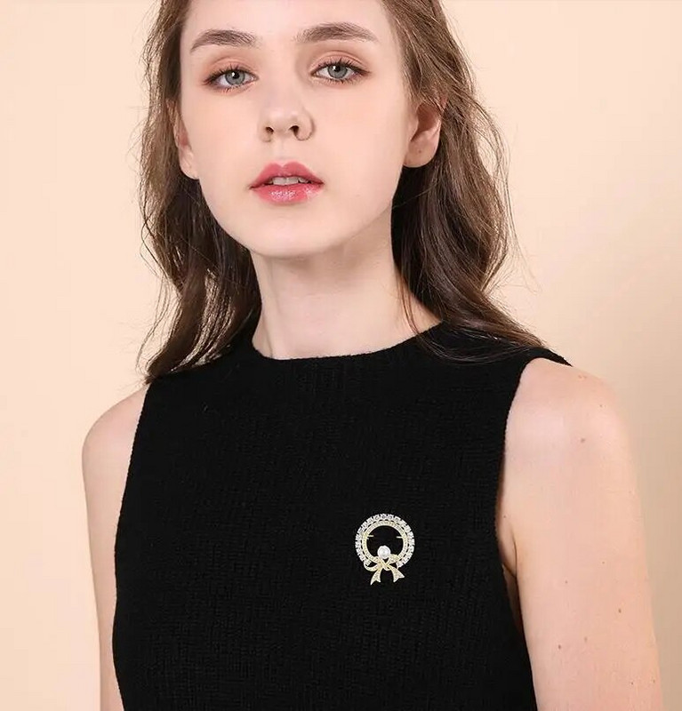 Sieviešu apaļas, baltas kristāla pērļu piespraudes piespraudes sievietēm Modes radošas greznas zelta krāsas sakausējuma saktas drošības adatas