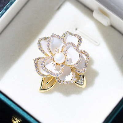 Rinhoo moderna balta emalja, kamēlijas ziedu sakta sievietēm Eleganta pērļu imitācija, pušķu atloka piespraudes, augu nozīmītes rotaslietas