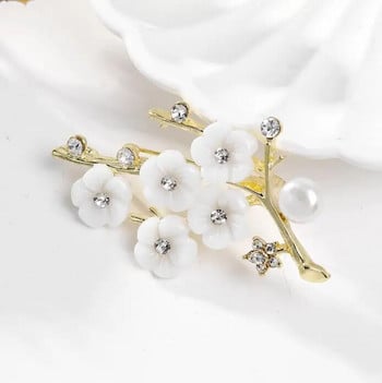 New Style Plum Blossom Branch Pearl Star καρφίτσες για γυναίκες Κομψές τσάντες ένδυσης Αξεσουάρ Καρφίτσες πέτο για δείπνο γάμου 2024