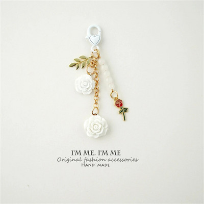 Modes imitācijas pērļu ziedu atslēgu piekariņš Cute Sakura Rose plīša lodīšu atslēgu piekariņš sievietēm Meiteņu auto rokassomiņa Tālruņa kulonu aksesuārs