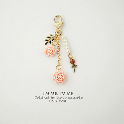 Modes imitācijas pērļu ziedu atslēgu piekariņš Cute Sakura Rose plīša lodīšu atslēgu piekariņš sievietēm Meiteņu auto rokassomiņa Tālruņa kulonu aksesuārs