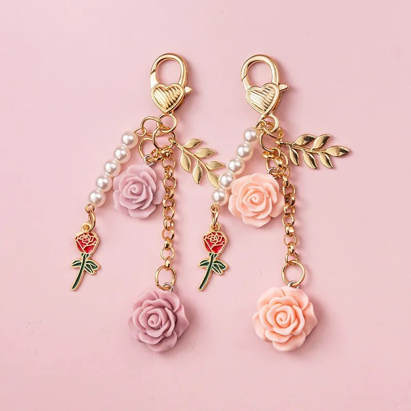 Modes imitācijas pērļu ziedu atslēgu piekariņš Cute Sakura Rose plīša lodīšu atslēgu piekariņš sievietēm Meiteņu auto rokassomiņa Tālruņa kulonu aksesuārs