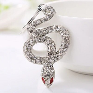 XDPQQ slatka zmija privjesak za ključeve poklon ženska torba privjesak novi trodimenzionalni metalni privjesak za ključeve torba za ključeve automobila ukrasni nakit