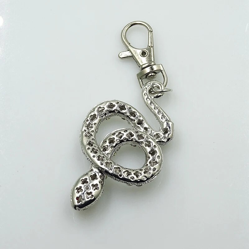 XDPQQ slatka zmija privjesak za ključeve poklon ženska torba privjesak novi trodimenzionalni metalni privjesak za ključeve torba za ključeve automobila ukrasni nakit