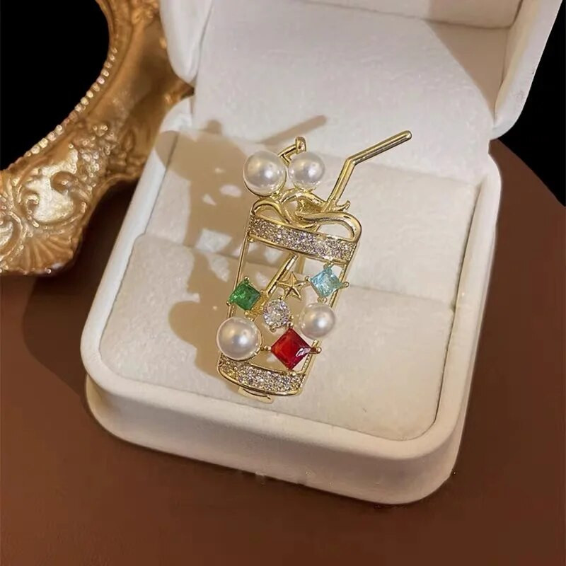 Jauki Pērļu sulas dzērieni Piens Tējas Krūzes Piespraudes Atloka Piespraudes Sieviešu Meitenēm Krāsainas Cirkona Rhinestone Radoša dizaina Mētelis nozīmītes