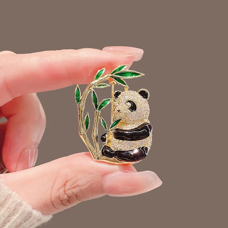 Jauka Panda ēst bambusa atloka piespraudes piespraudes sievietēm meitenes bērniem kalnu kalnu nozīmīte biroja ballītes rotaslietas aksesuāri