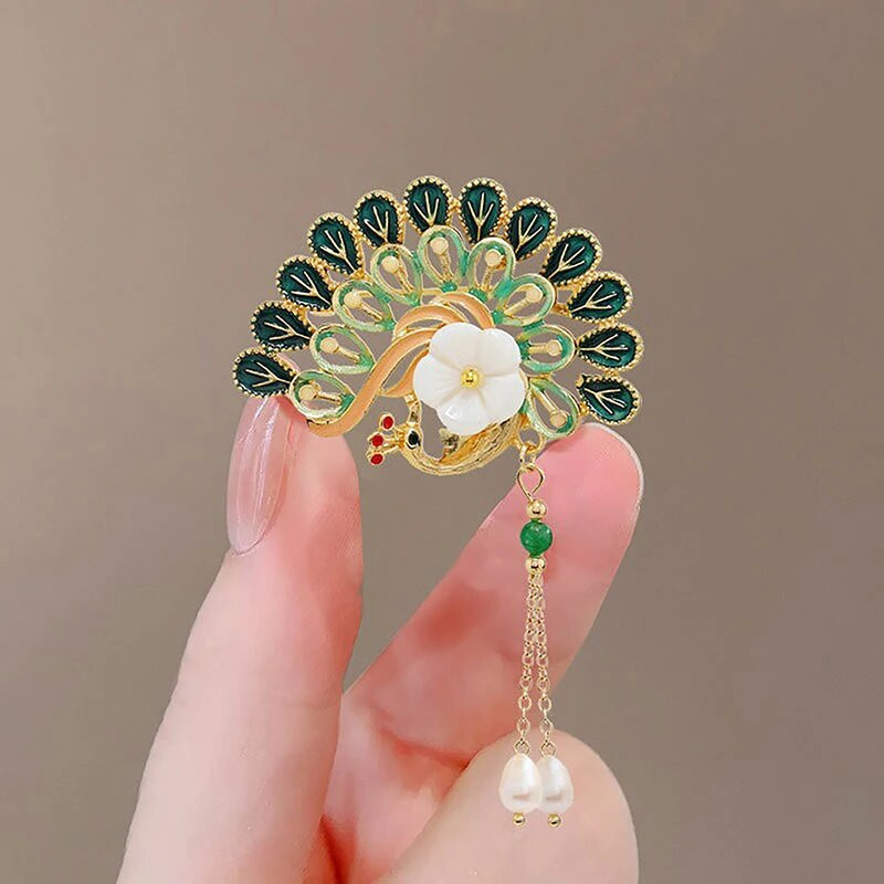 Ķīniešu stila klasiska piespraude ar pāvu