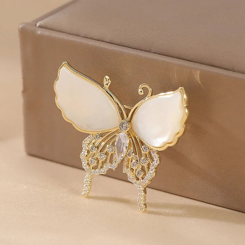 Smalkas Cirkona tauriņu saktas Sievietēm Kukaiņu nozīmītes Dāmu atloka piespraudes Kāzu ballītes Apģērbs Rotaslietas 2024 Jaunums