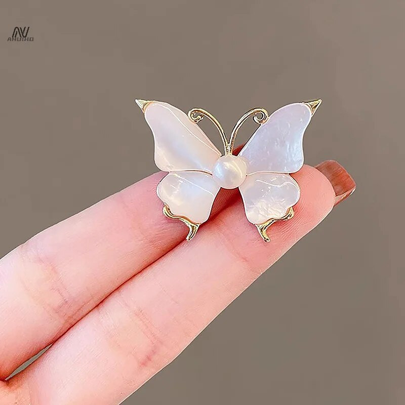 Divatutánzat kagyló gyöngy pillangó brossok nőknek tükröződésmentes hajtóka tűk Elegáns kabát öltöny ruhák kiegészítők ajándékok