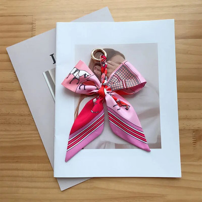 Ar rokām austas zīda šalles atslēgu piekariņi Kulons Krāsains bantīšu soma Dekoratīvā personība Jauka lente atslēgu piekariņu aksesuāri Dāvana draugam