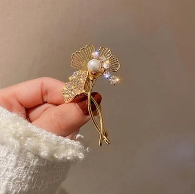 Uued Rhinestone emailitud nööpnõelad Liilia lilledega prossid naistele Elegantsed Pulmad bankett LGBT prossinõelad Kingitused Kleit-särk Kaunistus