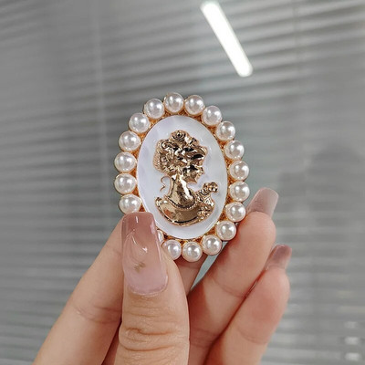 Uued Rhinestone emailitud nööpnõelad Liilia lilledega prossid naistele Elegantsed Pulmad bankett LGBT prossinõelad Kingitused Kleit-särk Kaunistus