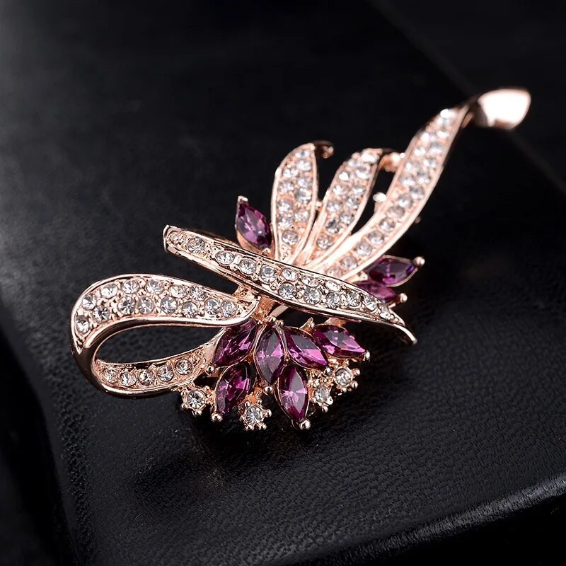 Elegantas Crystal Bauhinia saktas sievietēm Modes Rhinestone Pušķis Piespraudes Kāzu Rotaslietas Apģērbi Mētelis Atloku piespraudes