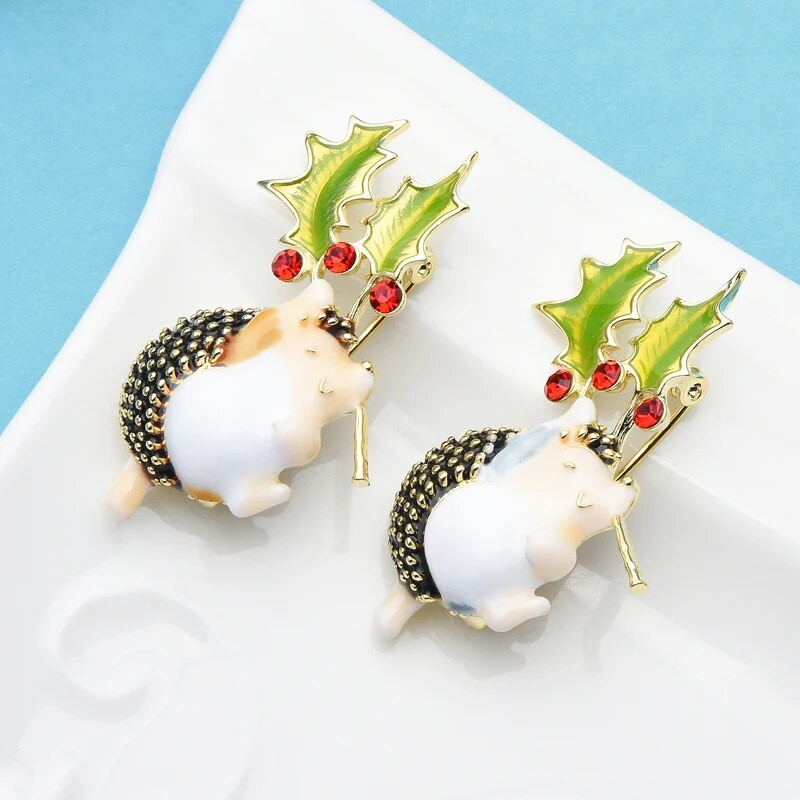 Wuli&baby jauks ezis, turot lapu, sarkanas kristāla pupiņas, saktas Lucky emalja dzīvnieku rotaslietas žetonu piespraudes