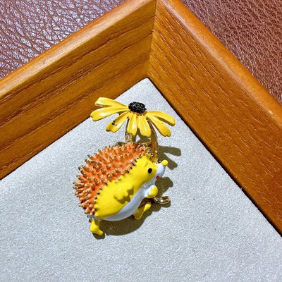 Jaukas margrietiņu saktas Modes ziedu piespraudes Krāsainas atloks Emalja Ezis sakta Sieviešu meitene Dzīvnieks Ziedu piespraudes Modes rotaslietas