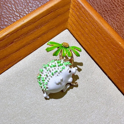 Jaukas margrietiņu saktas Modes ziedu piespraudes Krāsainas atloks Emalja Ezis sakta Sieviešu meitene Dzīvnieks Ziedu piespraudes Modes rotaslietas