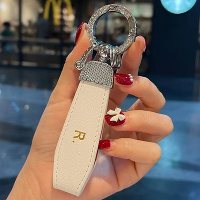 Modes metāla ādas automašīnas atslēgu piekariņa kulons sadalīts gredzens atslēgu piekariņš Rhinestone luksusa atslēgu piekariņš sievietei, meitenīga siksna Auto aksesuāri
