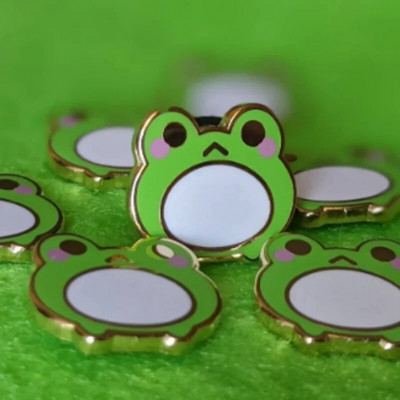 Kawaii Малка жаба, твърда емайлирана игла, розови/зелени жаби, игли за ревери, брошка със значка с животни за аксесоар за бижута