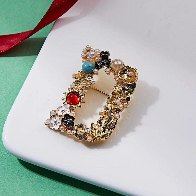 Rinhoo Vintage Rhinestone Burts ADGSM Emalja Pērļu imitācija Piespraudes Sieviešu baroka alfabēts Sākotnējās piespraudes Kāzu rotaslietas