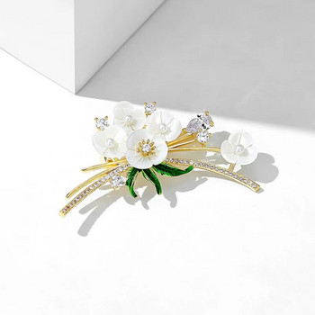 Нова деликатна флорална брошка игла Унисекс висок клас женствен перлен корсаж Луксозен дизайн Бели кристални игли Аксесоари със стрази